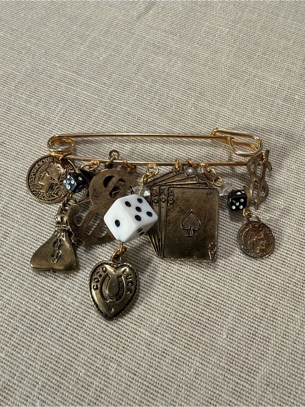 Gold-Tone Lucky Charm Dice & Playing Card Safety pin Brooch Casino theme